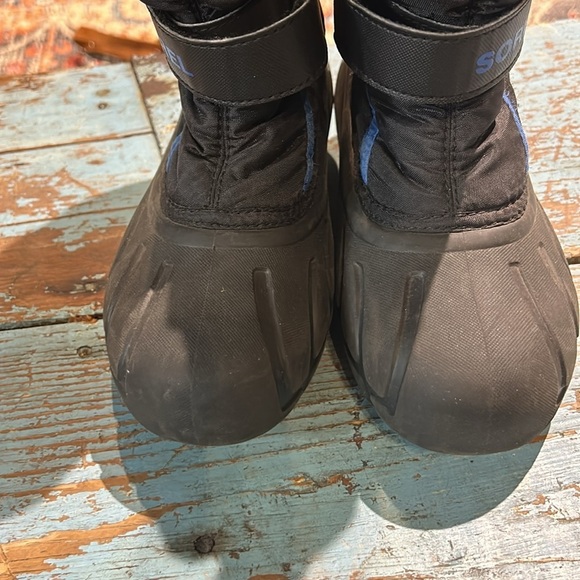 Sorel Youth Flurry Black Blue Pull On Snow Boot Kids Size 4 - Picture 2 of 5